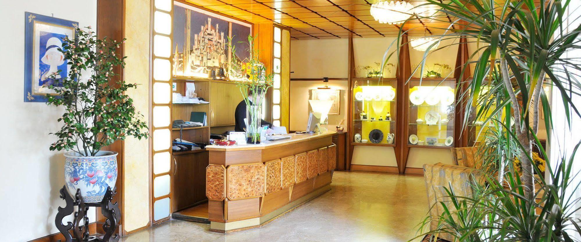 Hotel Beatrice Есте Екстериор снимка